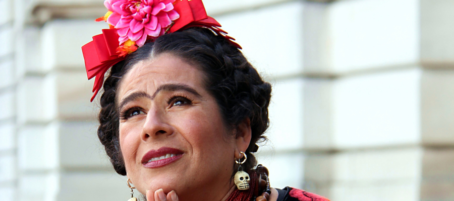 Verónica Rodriguez Quintal als Frida Kahlo